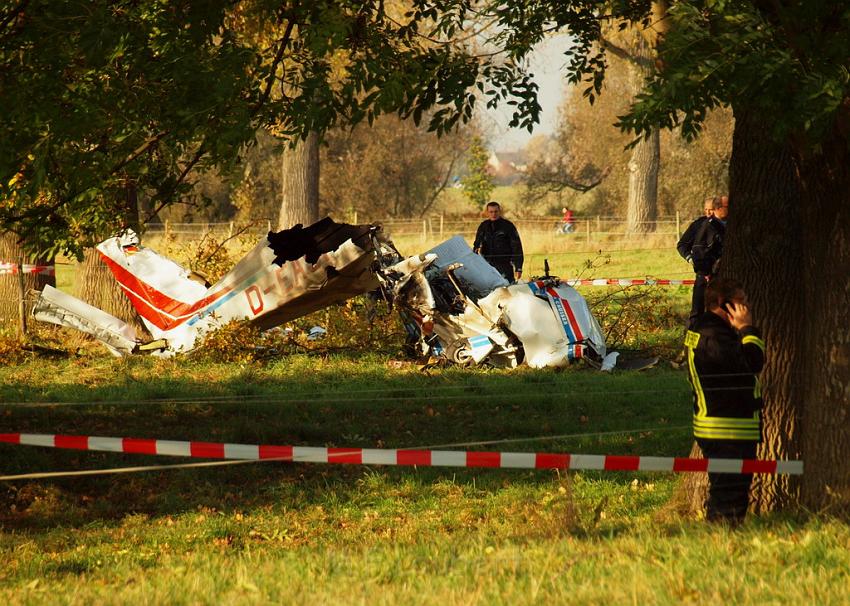 Kleinflugzeug abgestuerzt Sankt Augustin Meindorf P051.JPG